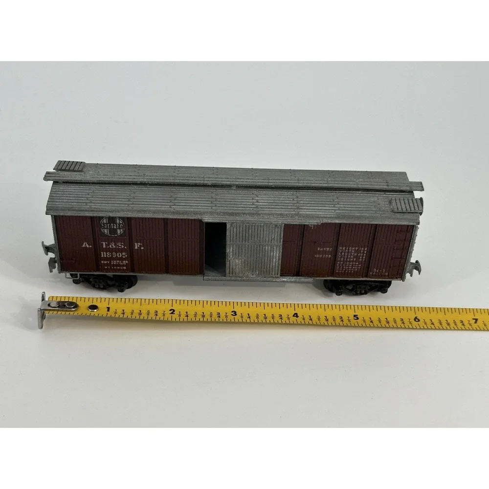 Vintage Roundhouse HO Santa Fe 40 ft Truss-Side Train Boxcar Diecast Truck Kit